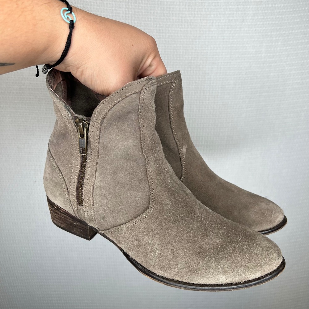 Seychelles Women Taupe Suede Side Zip Ankle Booties Size 7 Stacked Heel